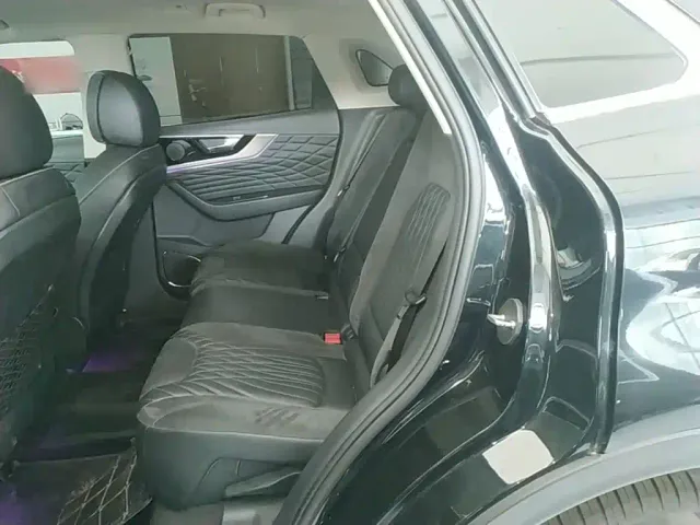 Hongqi HS5 — Фото автомобиля 16
