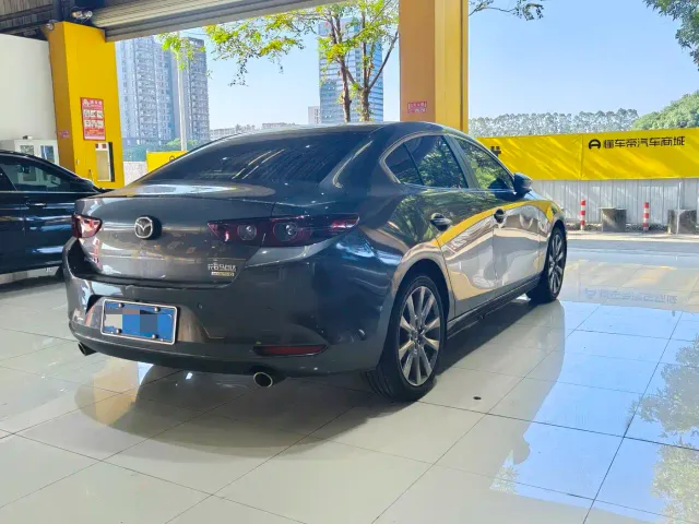 Mazda Axela — Фото автомобиля 6