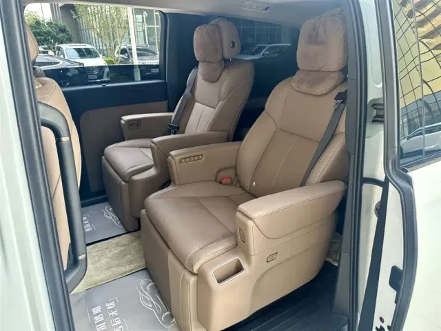 Li Auto MEGA — Фото автомобиля 11