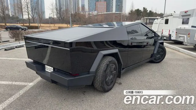 Tesla Cybertruck — Фото автомобиля 6