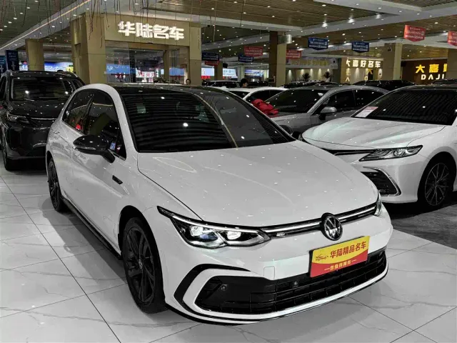 Volkswagen Golf — Фото автомобиля 15