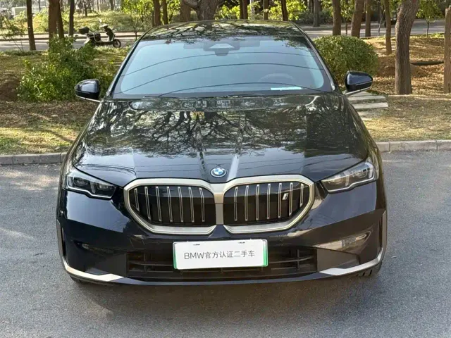 BMW i5 — Фото автомобиля 2