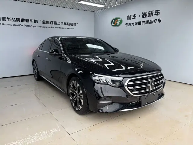 Mercedes-Benz E-Class — Фото автомобиля 3