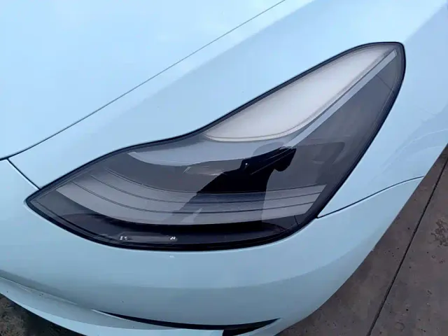Tesla Model 3 — Фото автомобиля 23