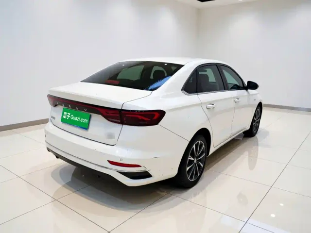 Geely Emgrand — Фото автомобиля 6