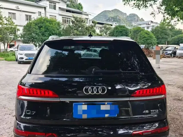 Audi Q7 — Фото автомобиля 5