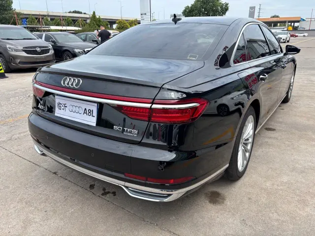 Audi A8 — Фото автомобиля 3