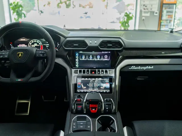 Lamborghini Urus — Фото автомобиля 3