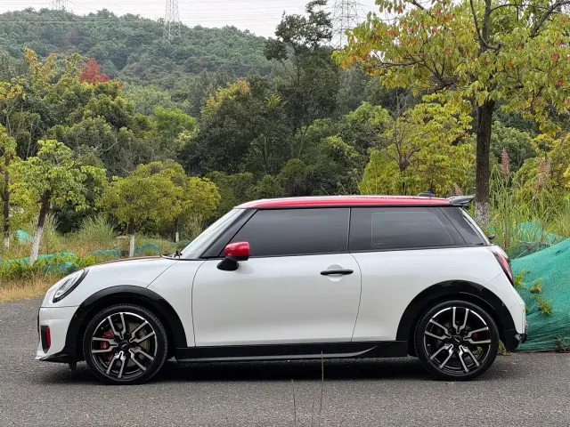 MINI John Cooper Works — Фото автомобиля 3