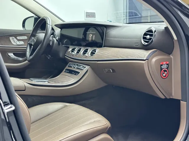 Mercedes-Benz E-Class — Фото автомобиля 17