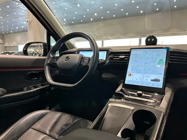 Nio ES8 — Фото автомобиля 11
