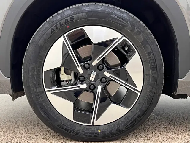 Geely Galaxy E5 — Фото автомобиля 10