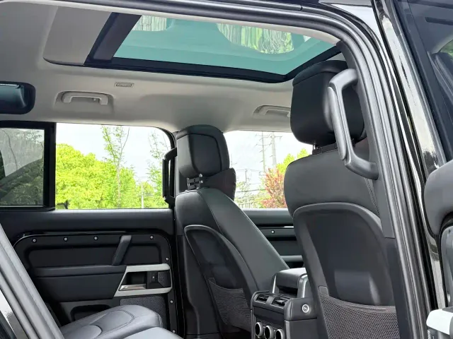 Land Rover Defender — Фото автомобиля 20