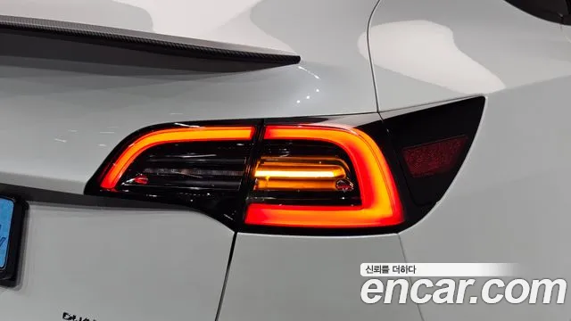 Tesla Model Y — Фото автомобиля 22