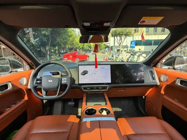 Li Auto L8 — Фото автомобиля 13