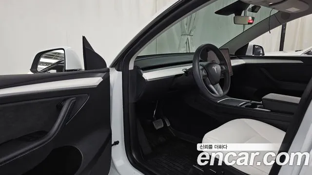 Tesla Model Y — Фото автомобиля 15