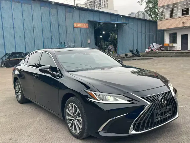 Lexus ES — Фото автомобиля 3