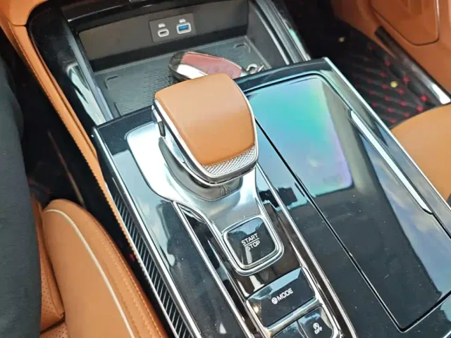 Hongqi H9 — Фото автомобиля 13