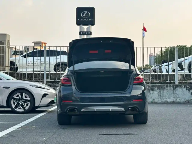 BMW 5 Series — Фото автомобиля 18