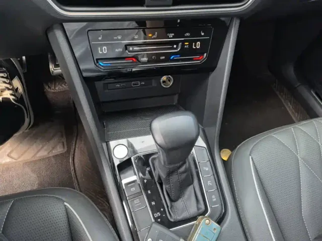 Volkswagen Tiguan L — Фото автомобиля 13