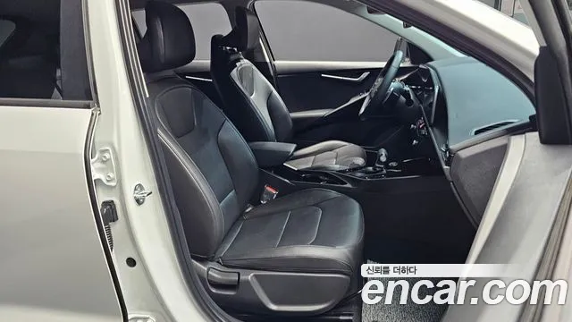 Kia Niro The All New — Фото автомобиля 16