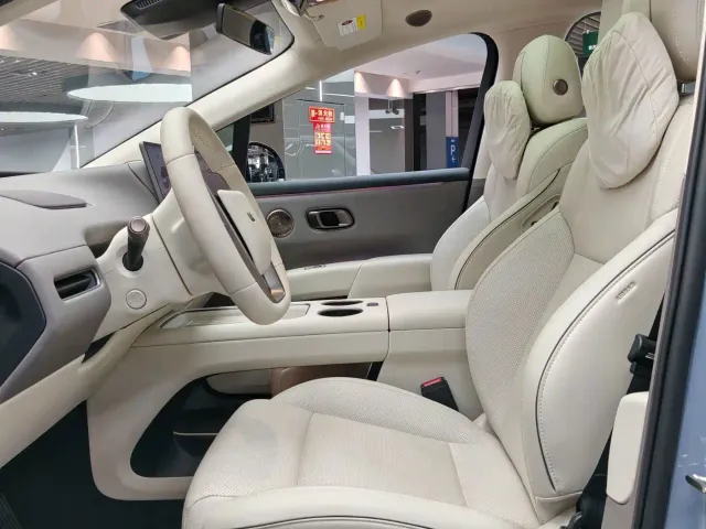 Li Auto i8 — Фото автомобиля 10