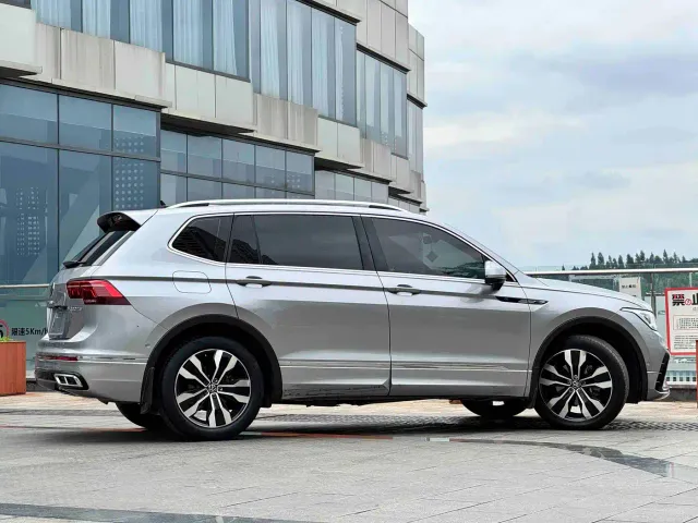 Volkswagen Tiguan L — Фото автомобиля 11