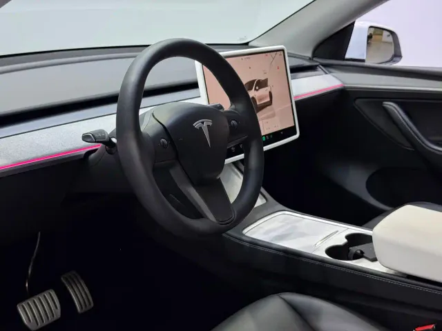 Tesla Model Y — Фото автомобиля 12