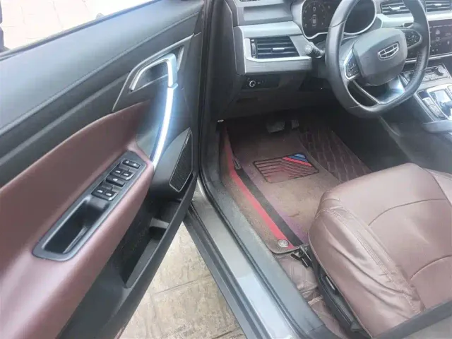 Geely Boyue — Фото автомобиля 11