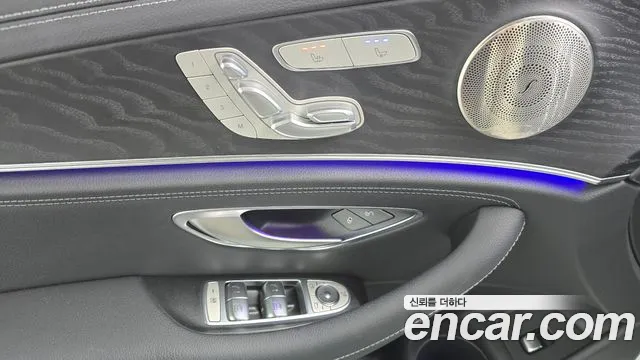 Mercedes-Benz E-Class — Фото автомобиля 20
