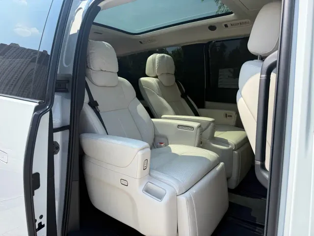 Li Auto MEGA — Фото автомобиля 9
