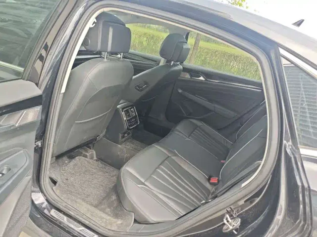 Volkswagen Passat — Фото автомобиля 5