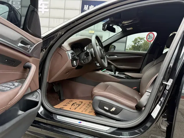 BMW 5 Series — Фото автомобиля 4