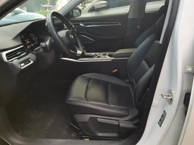 Geely Emgrand — Фото автомобиля 8