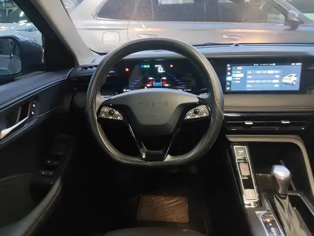 Roewe i5 — Фото автомобиля 10