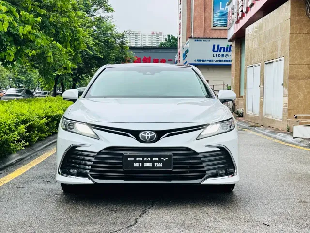 Toyota Camry — Фото автомобиля 2