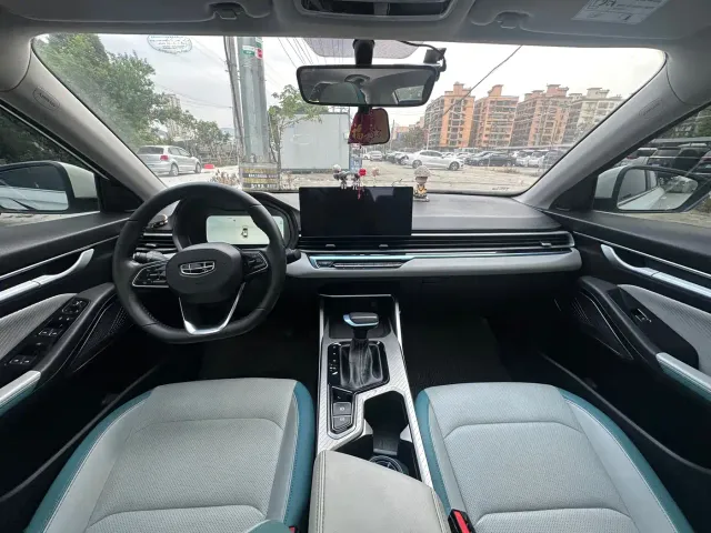 Geely Emgrand — Фото автомобиля 12