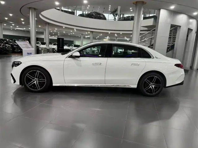 Mercedes-Benz E-Class — Фото автомобиля 2
