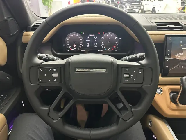 Land Rover Land Rover Defender 2025 110 3.0T P400 -Dynamic HSE — Фото автомобиля 3