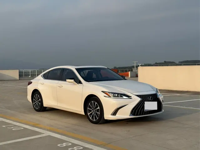 Lexus Lexus ES 2023 200 Excellence Edition — Фото автомобиля 3