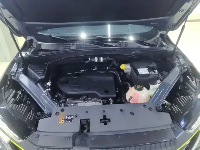 Roewe RX5 — Фото автомобиля 15