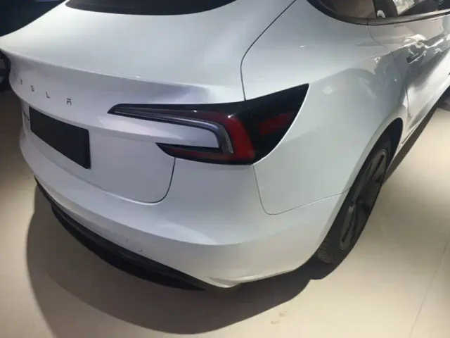 Tesla Model 3 — Фото автомобиля 7