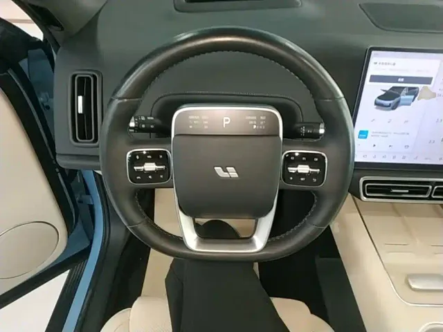 Li Auto L8 — Фото автомобиля 10