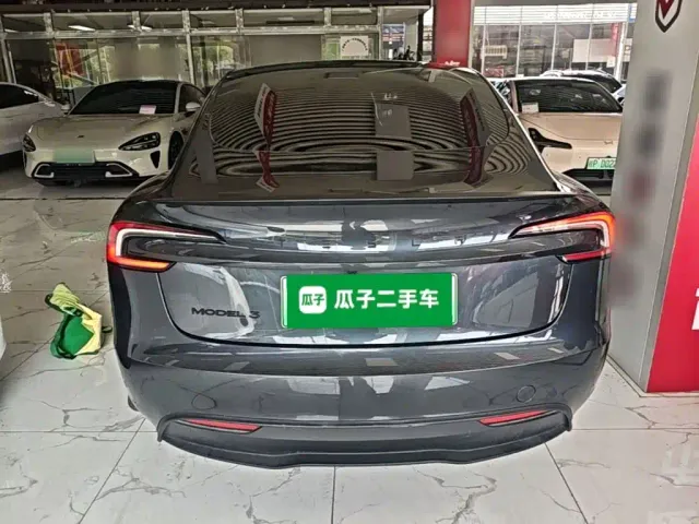 Tesla Model 3 — Фото автомобиля 5
