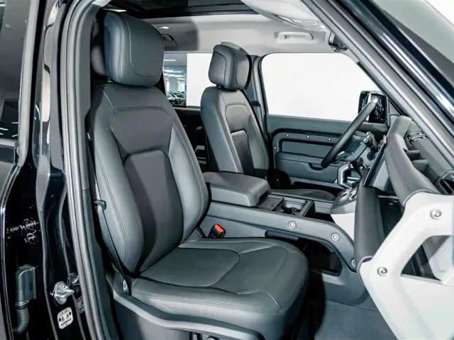 Land Rover Defender — Фото автомобиля 25