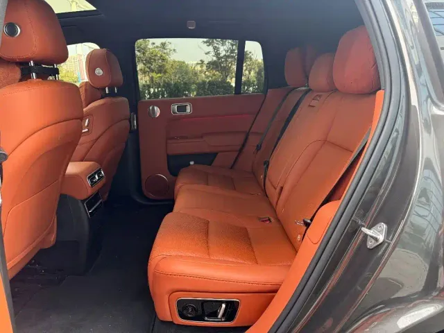 Li Auto L7 — Фото автомобиля 10