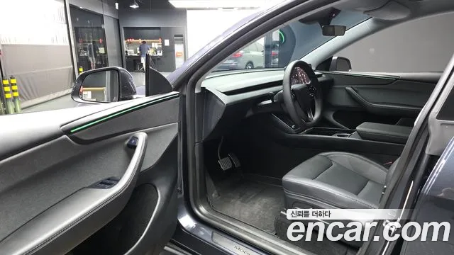 Tesla Model Y — Фото автомобиля 15