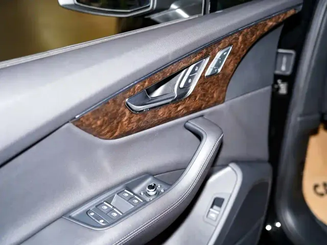 Audi Q7 — Фото автомобиля 27