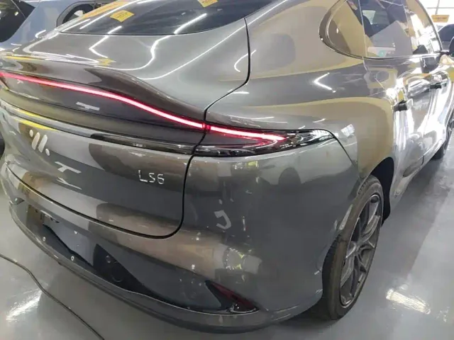 IM Motors LS6 — Фото автомобиля 6