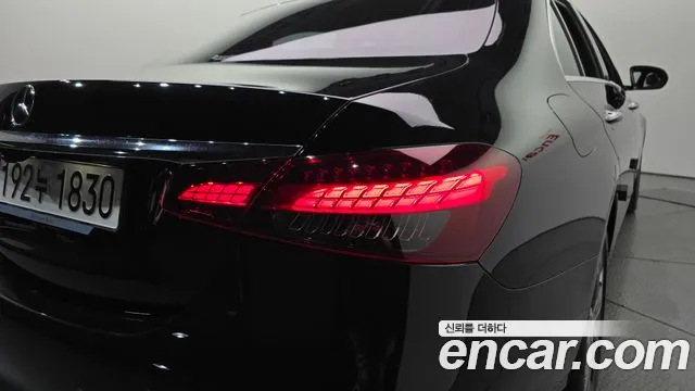 Mercedes-Benz E-Class — Фото автомобиля 23